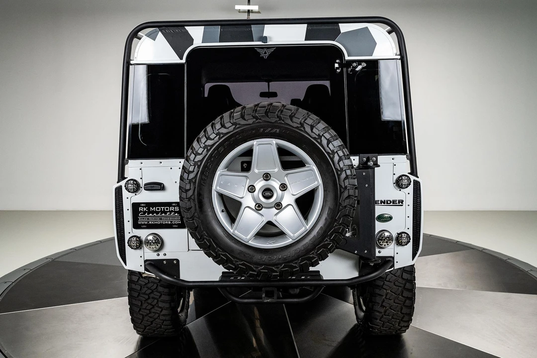 1996 Land Rover Defender 110 - Image 8 of 17