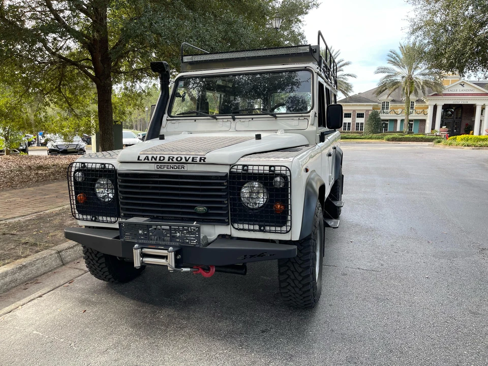 1996 Land Rover Defender 110 - Image 10 of 31
