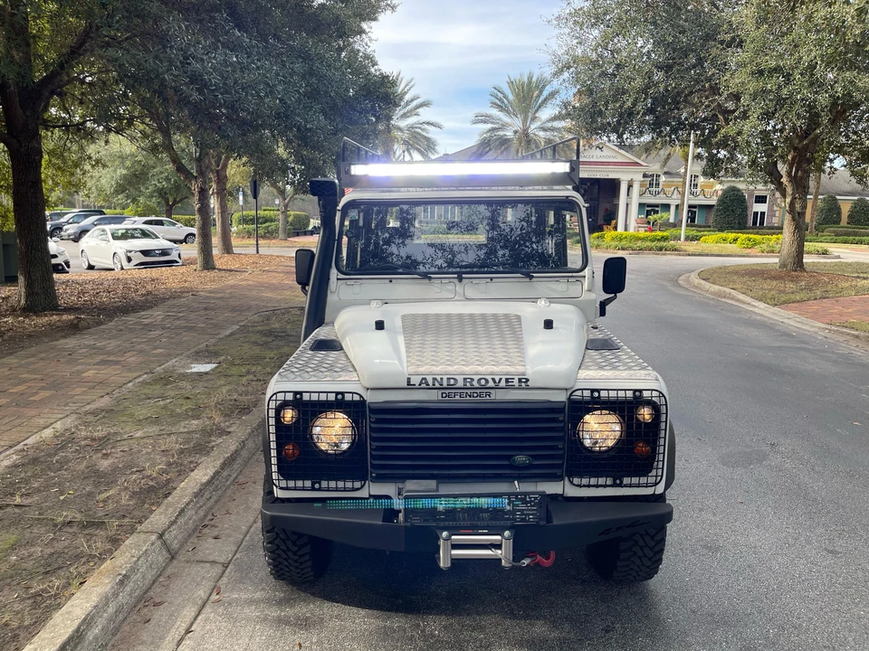 1996 Land Rover Defender 110 - Image 8 of 31