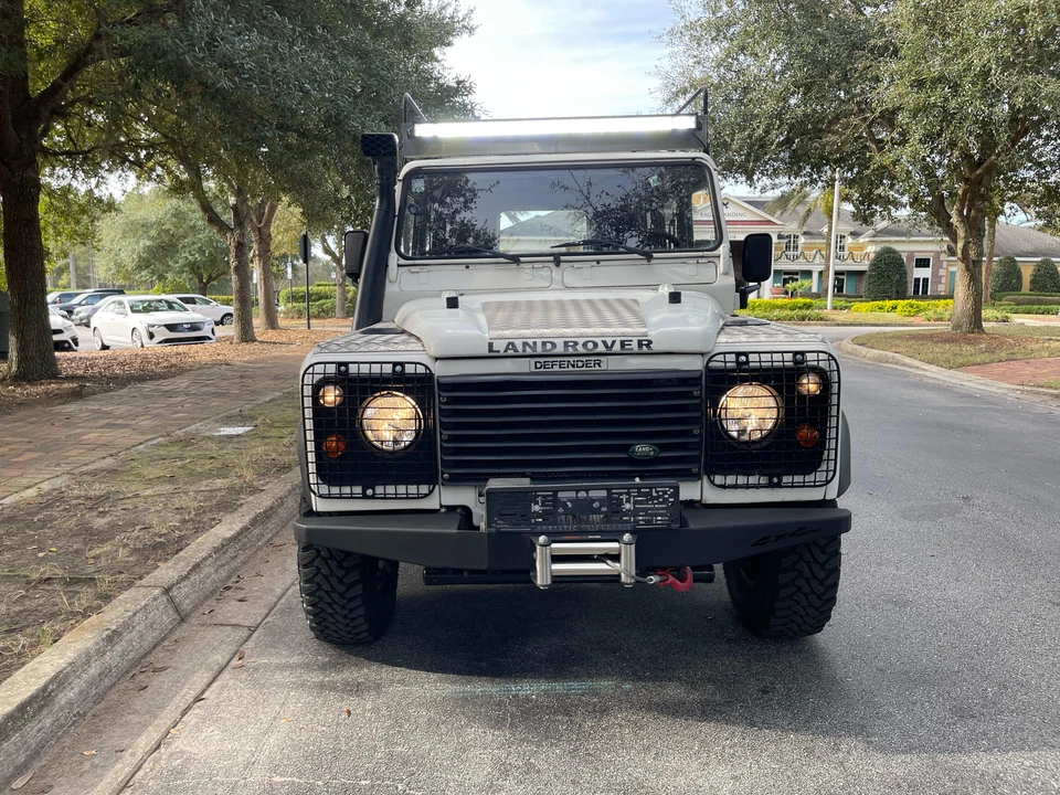 1996 Land Rover Defender 110 - Image 9 of 31