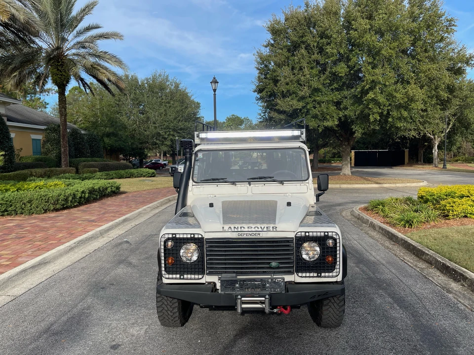 1996 Land Rover Defender 110 - Image 6 of 31