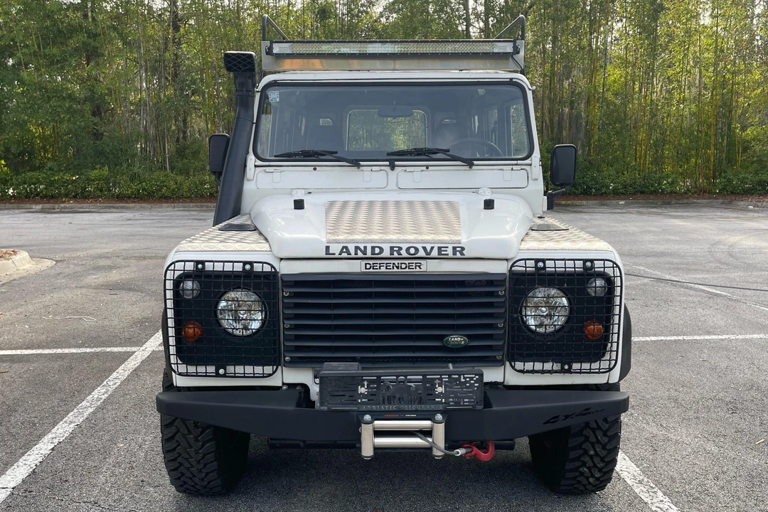 1996 Land Rover Defender 110 - Image 2 of 31