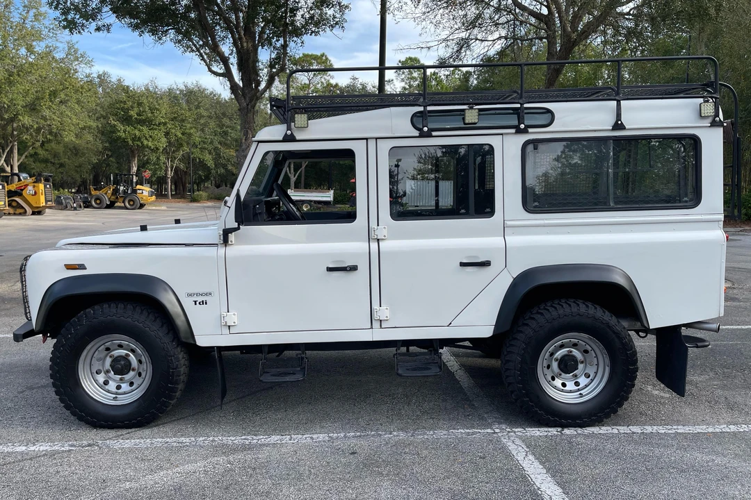 1996 Land Rover Defender 110 - Image 3 of 31