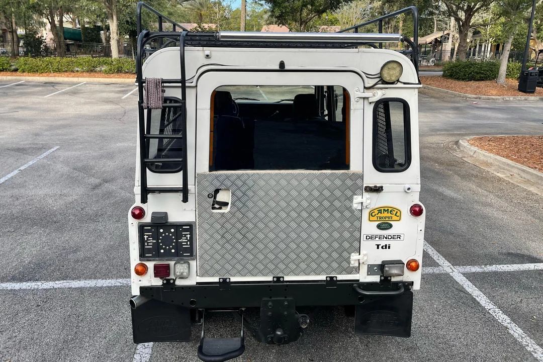 1996 Land Rover Defender 110 - Image 5 of 31