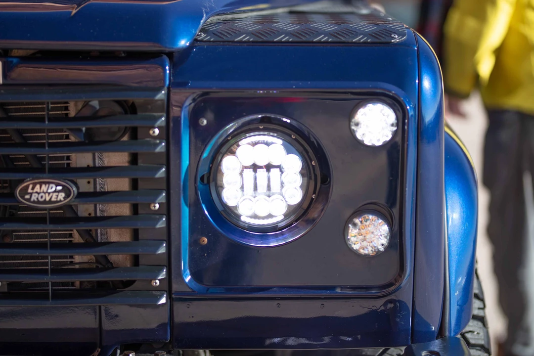 1996 Land Rover Defender 110 - Image 11 of 31