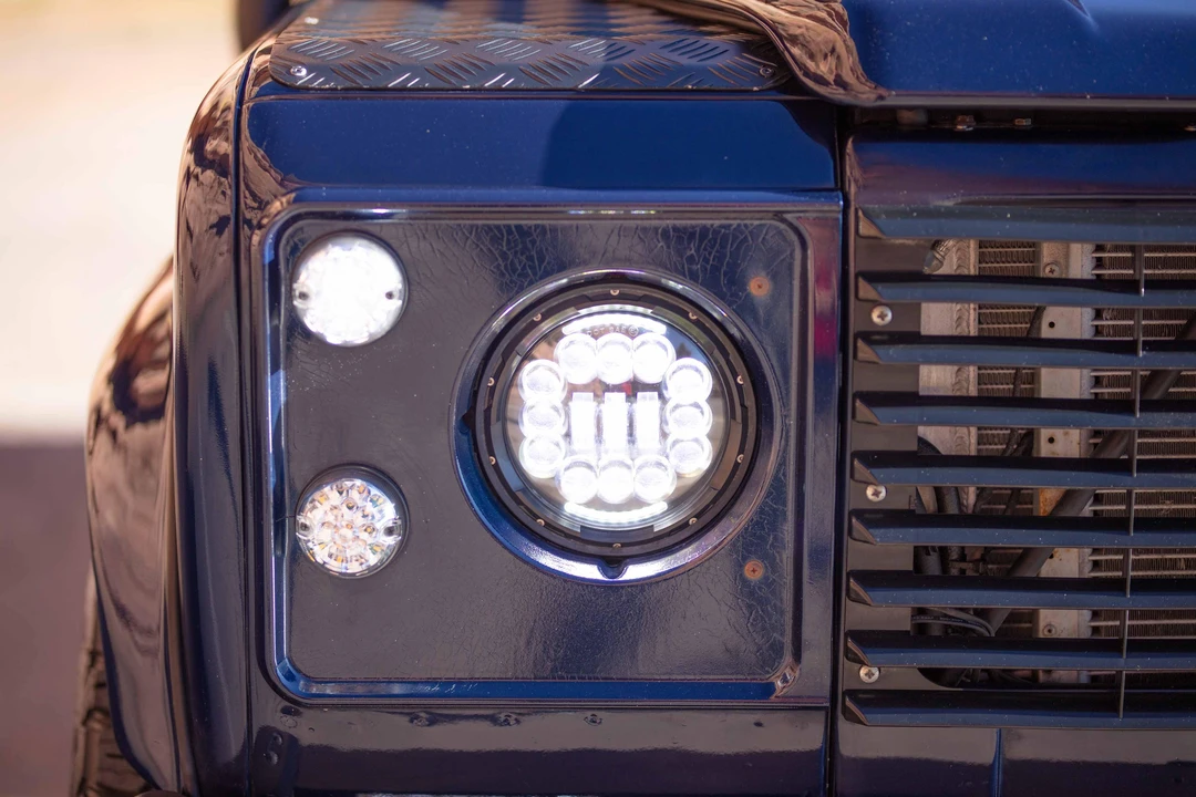 1996 Land Rover Defender 110 - Image 9 of 31