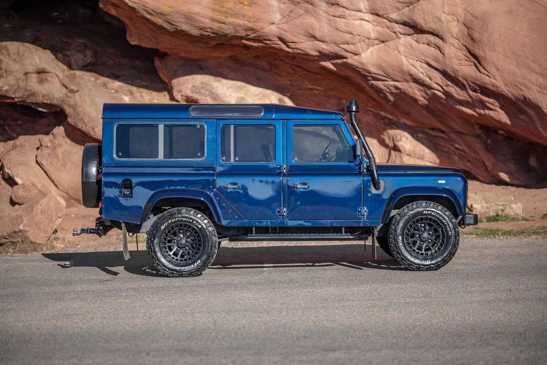 1996 Land Rover Defender 110 - Image 8 of 31