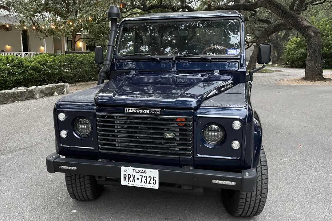 1996 Land Rover Defender 110 - Image 2 of 31