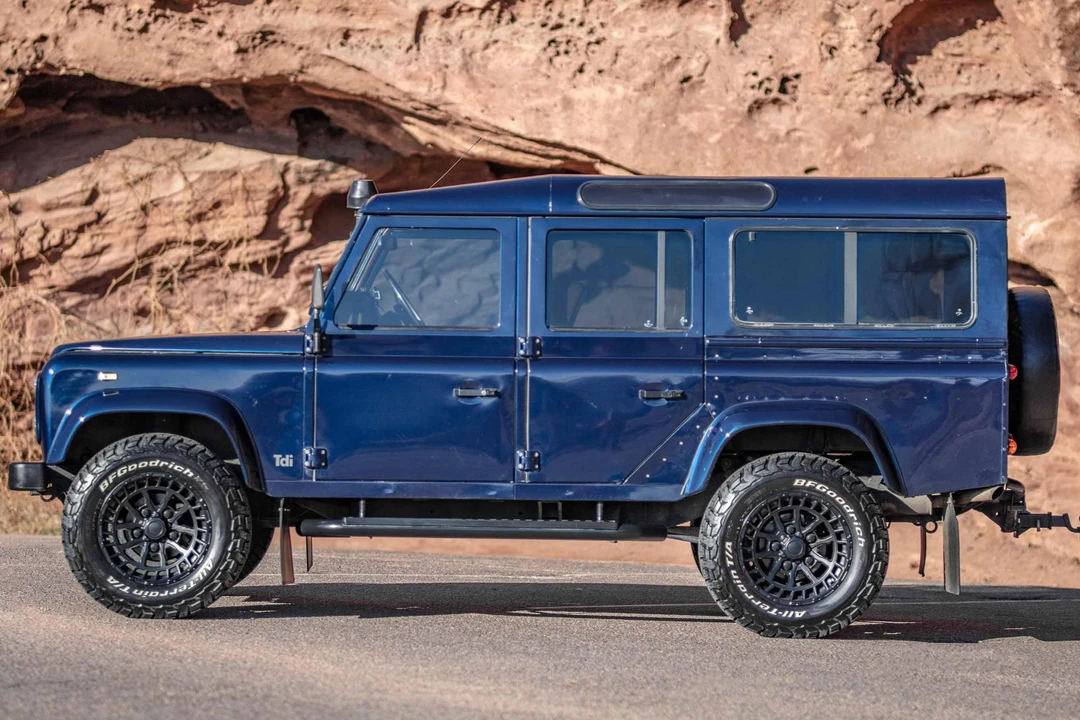 1996 Land Rover Defender 110 - Image 3 of 31