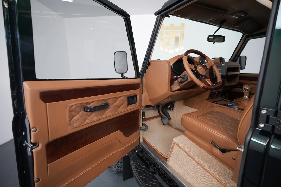 1996 Land Rover Defender 110 - Image 4 of 8