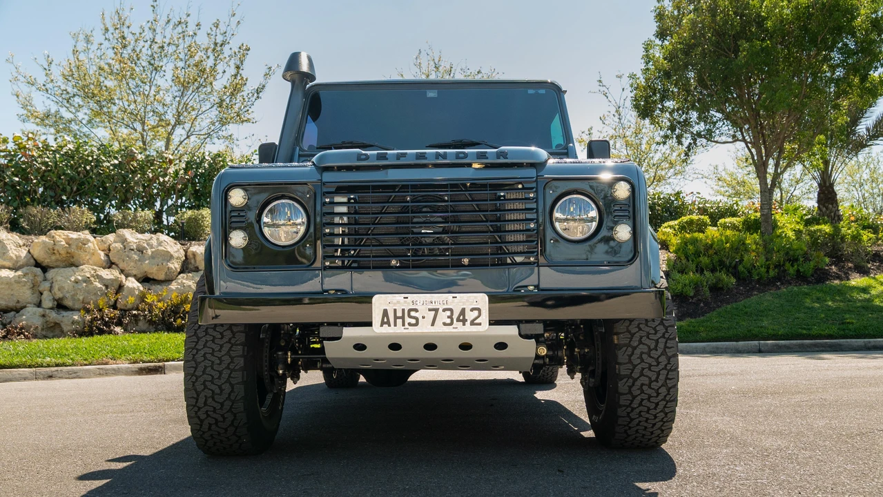 1996 Land Rover Defender 130 - Image 6 of 31