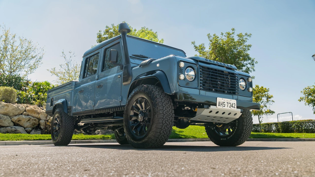 1996 Land Rover Defender 130 - Image 17 of 31