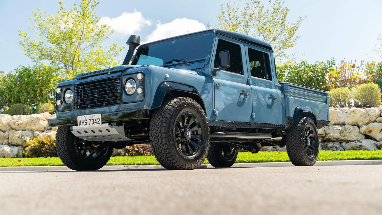 1996 Land Rover Defender 130 - Image 10 of 31