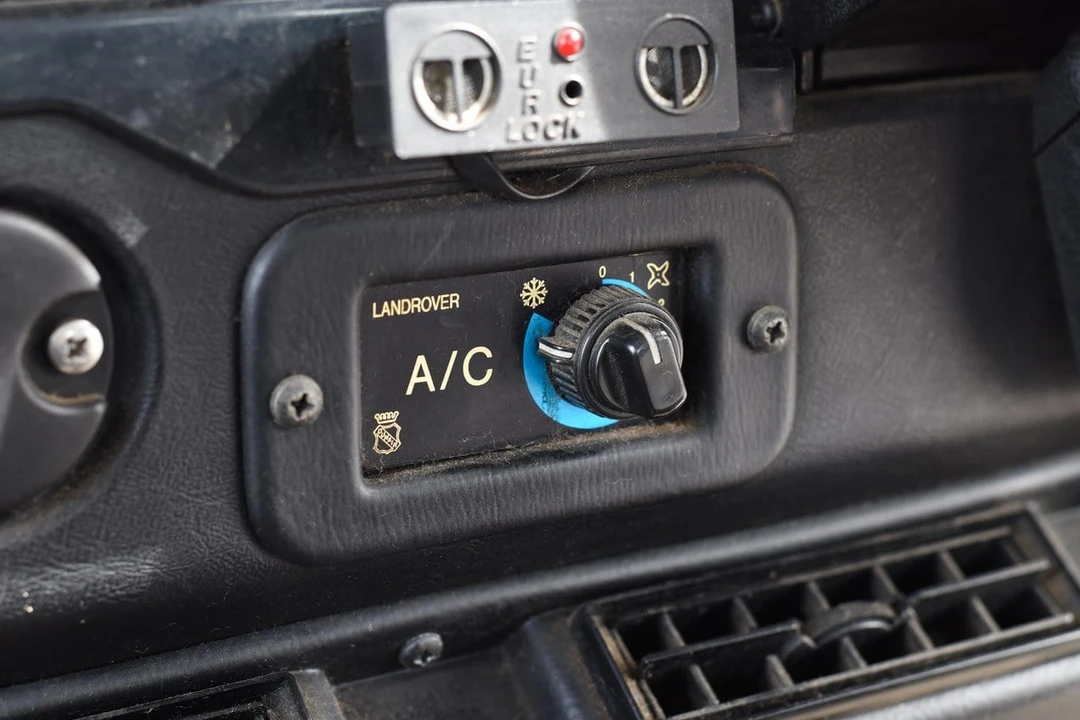 1996 Land Rover Defender 90 - Image 12 of 30