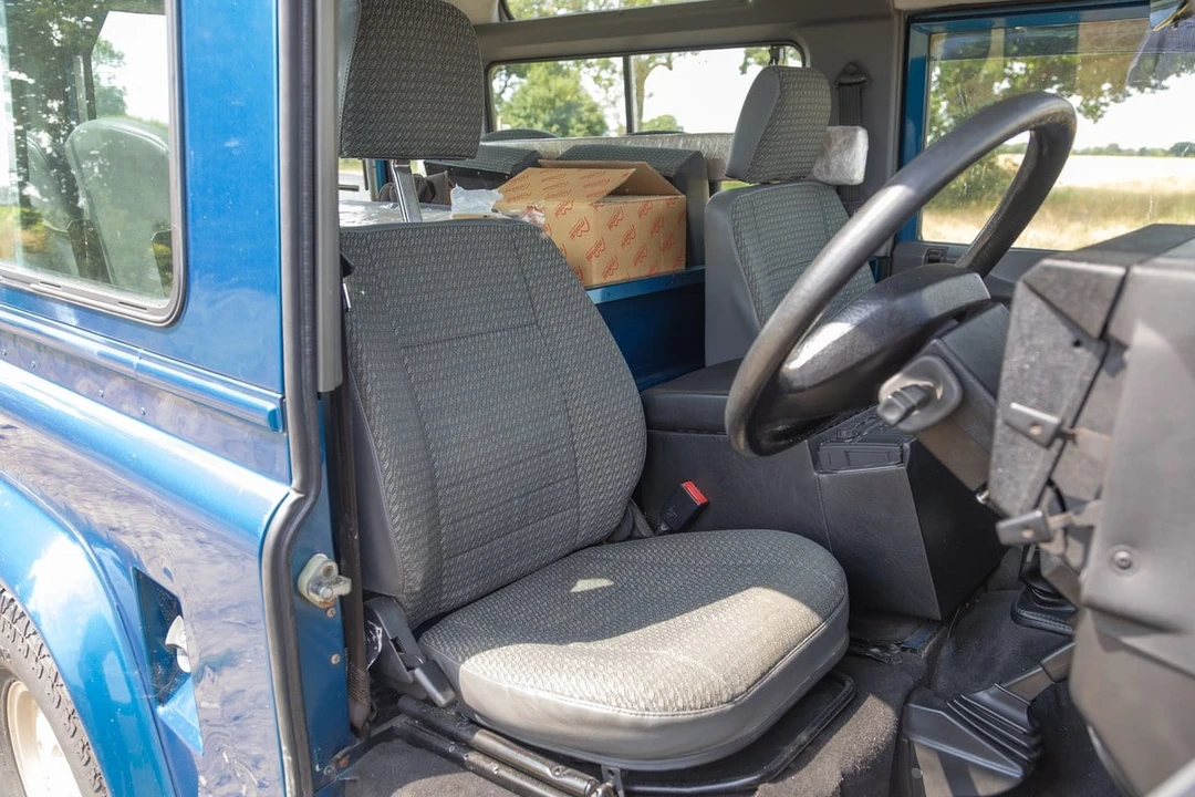 1996 Land Rover Defender 90 - Image 5 of 30
