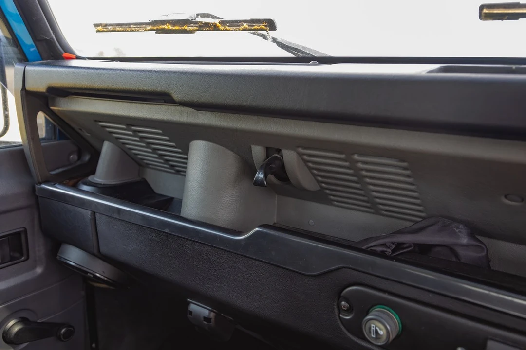 1996 Land Rover Defender 90 - Image 19 of 30