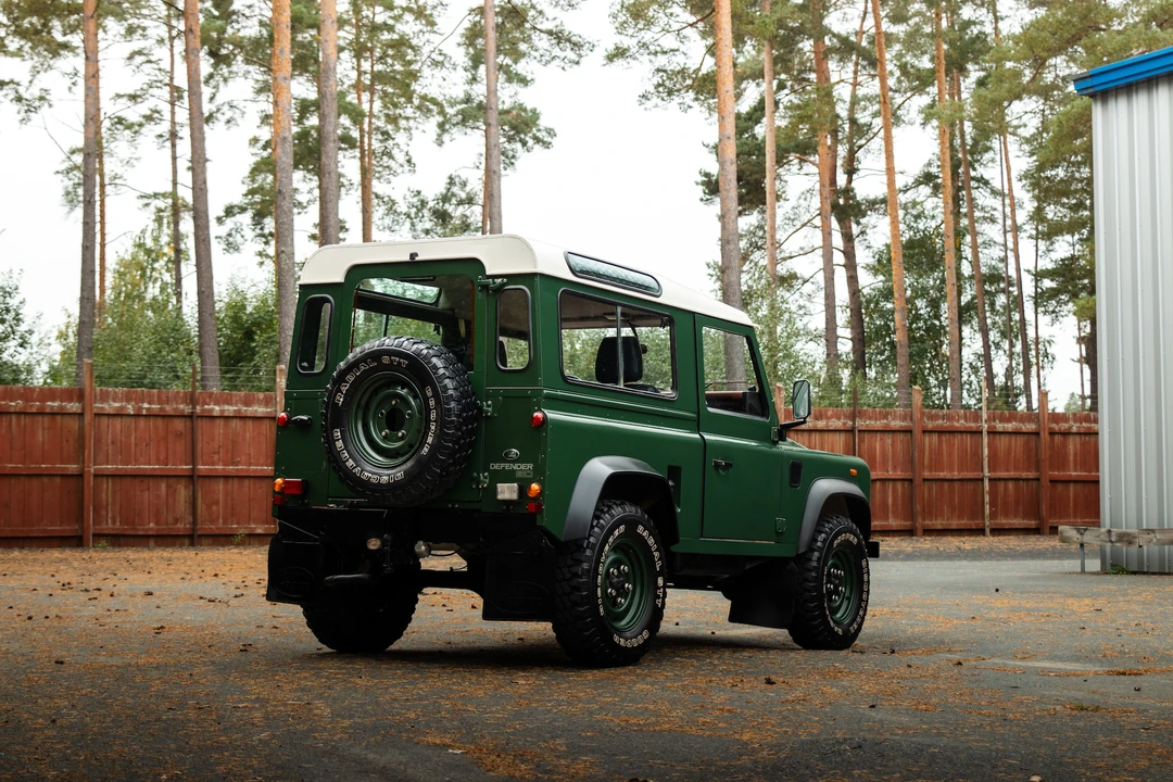 1996 Land Rover Defender 90 - Image 8 of 31