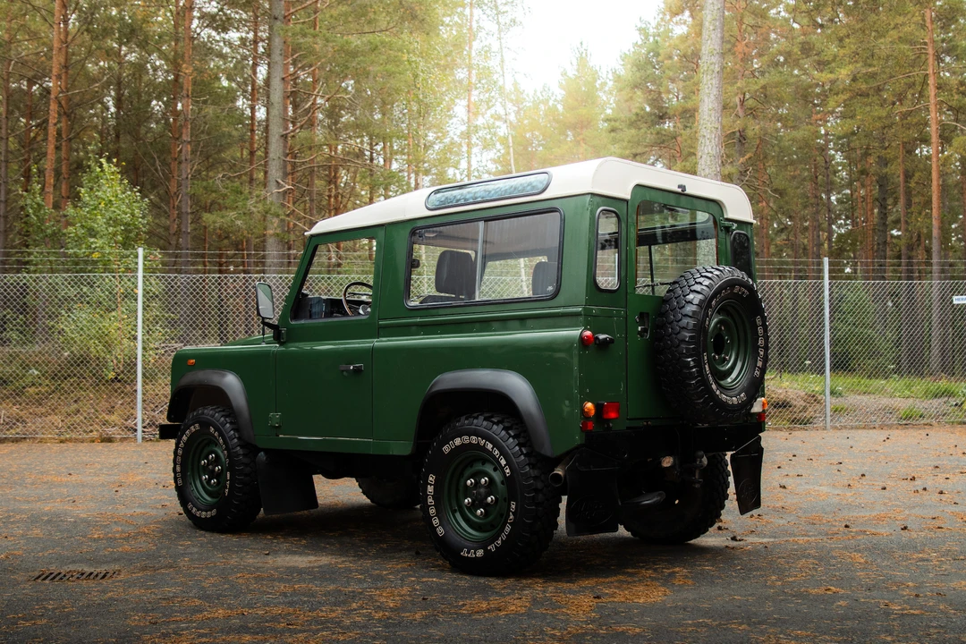 1996 Land Rover Defender 90 - Image 6 of 31