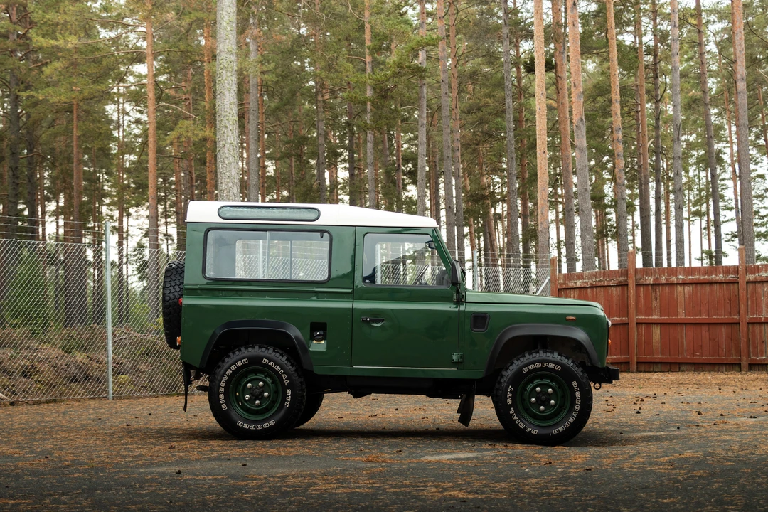 1996 Land Rover Defender 90 - Image 9 of 31