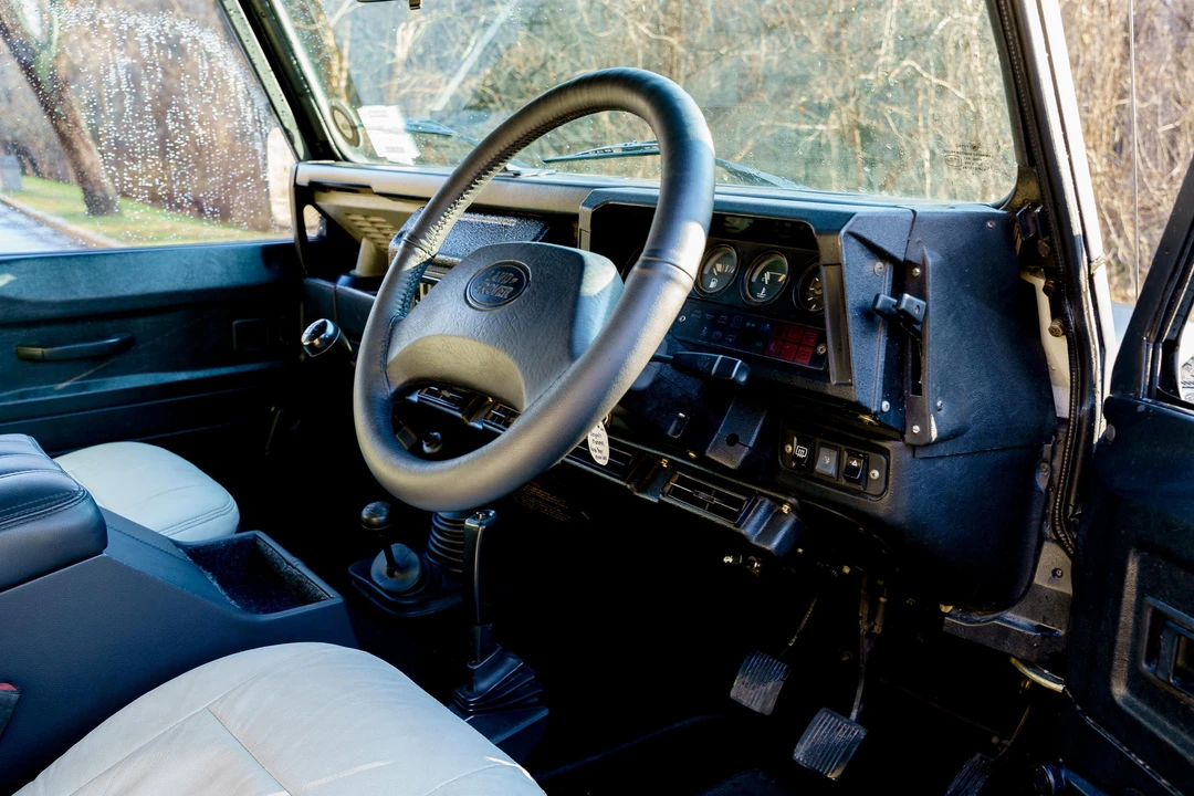 1996 Land Rover Defender 90 - Image 6 of 20