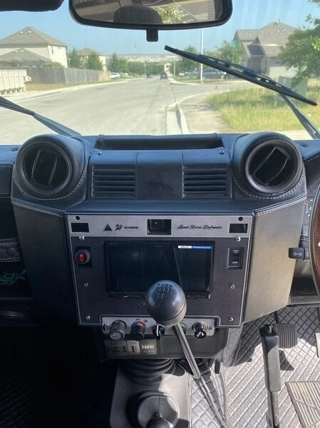 1996 Land Rover Defender 110 - Image 9 of 12