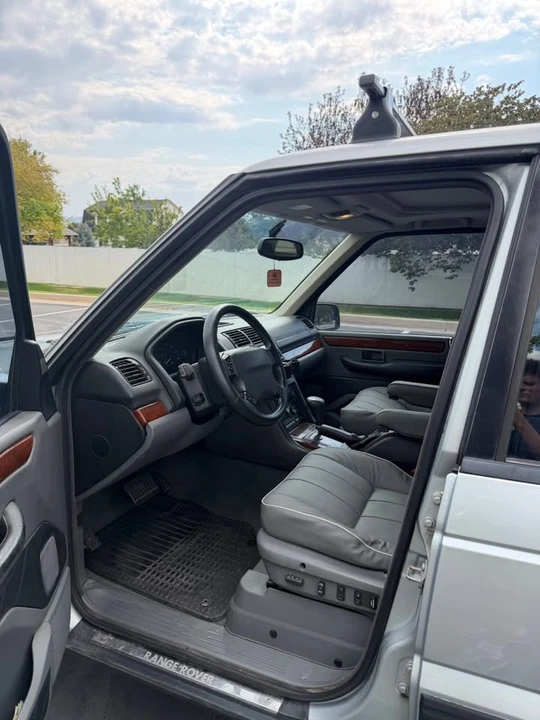 1996 Land Rover Range Rover Classic - Image 9 of 16