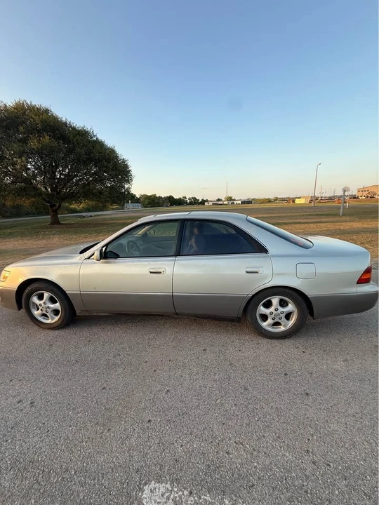 1996 Lexus ES 2nd Gen - Image 6 of 6