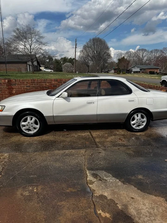 1996 Lexus ES 2nd Gen - Image 2 of 2