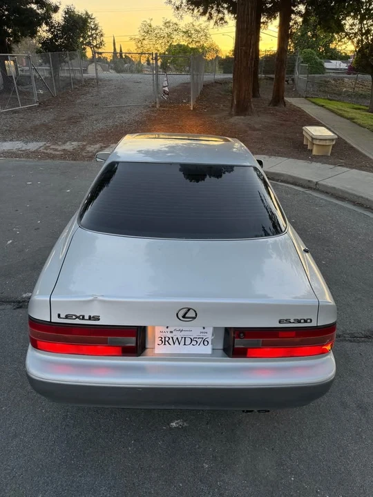 1996 Lexus ES 2nd Gen - Image 3 of 10