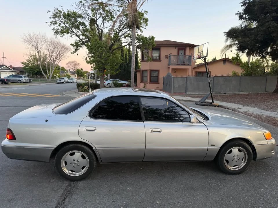 1996 Lexus ES 2nd Gen - Image 4 of 10
