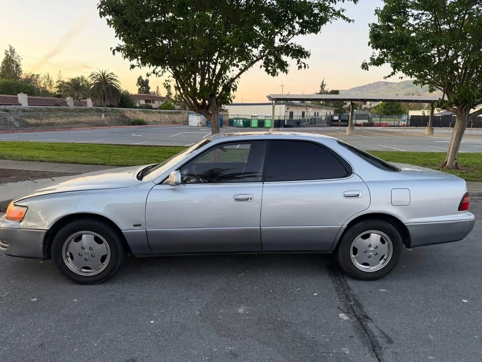 1996 Lexus ES 2nd Gen - Image 5 of 10