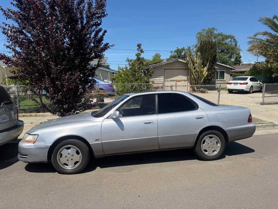 1996 Lexus ES 2nd Gen - Image 4 of 8