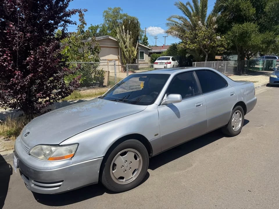 1996 Lexus ES 2nd Gen - Image 2 of 8