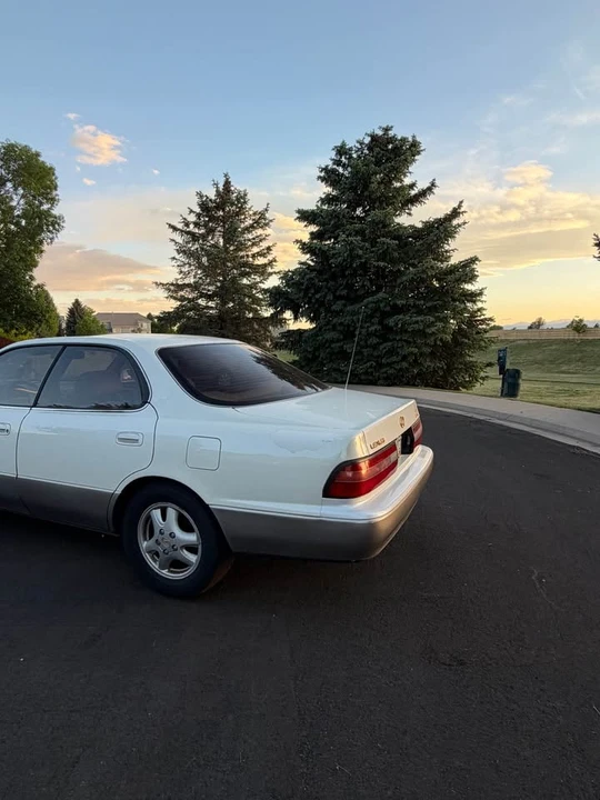 1996 Lexus ES 2nd Gen - Image 5 of 8