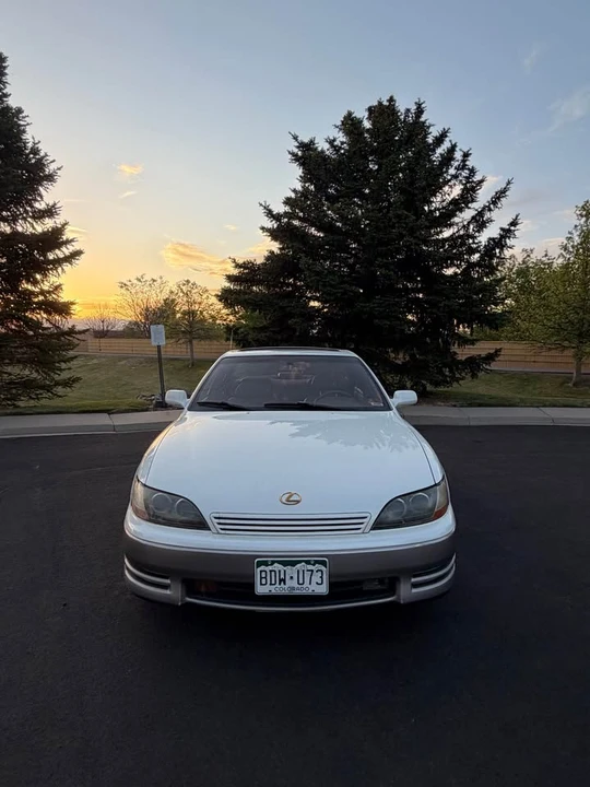 1996 Lexus ES 2nd Gen - Image 2 of 8