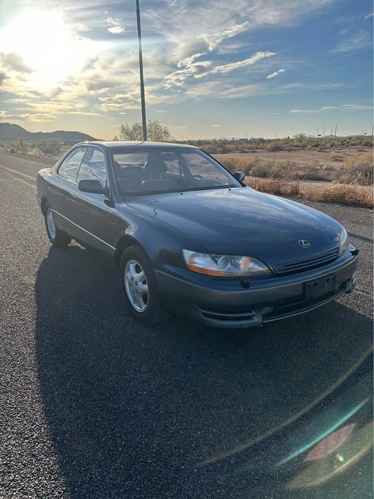 1996 Lexus ES 2nd Gen - Image 2 of 10