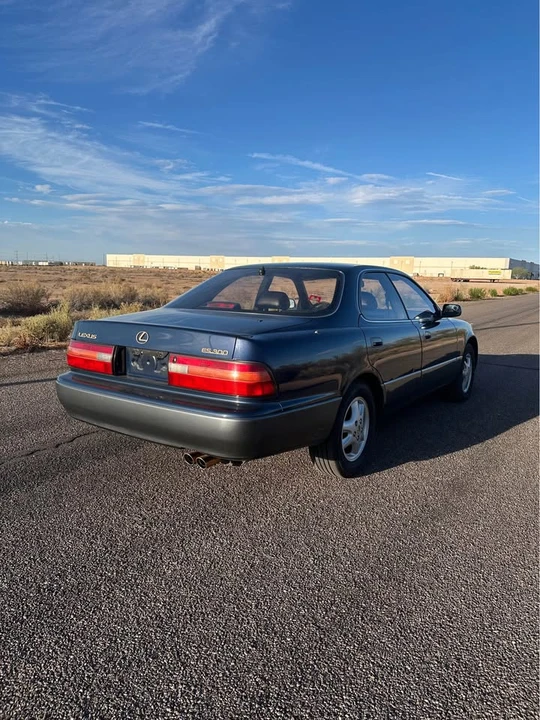 1996 Lexus ES 2nd Gen - Image 3 of 10