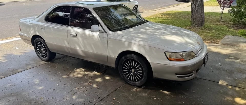 1996 Lexus ES 2nd Gen - Image 5 of 6