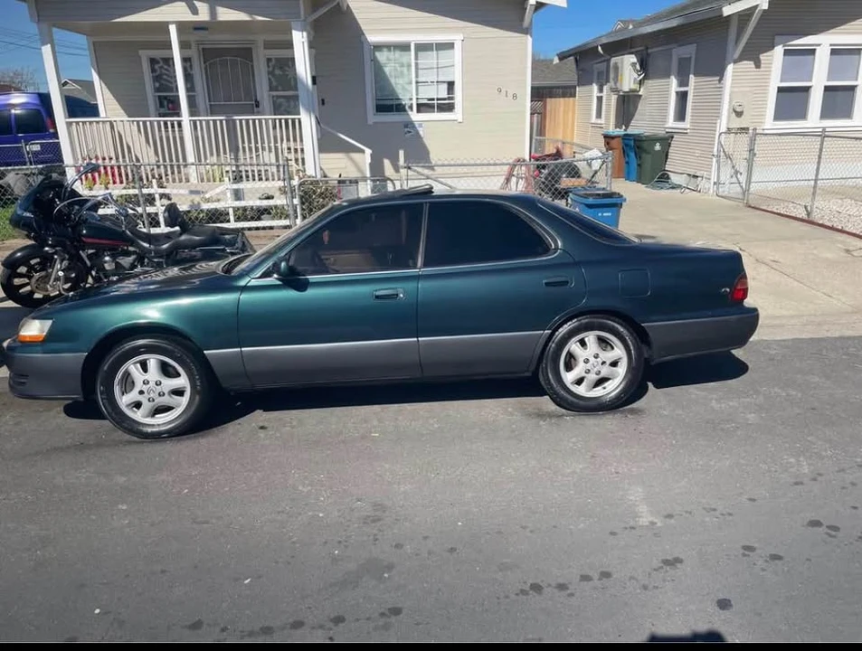 1996 Lexus ES 2nd Gen - Image 5 of 8