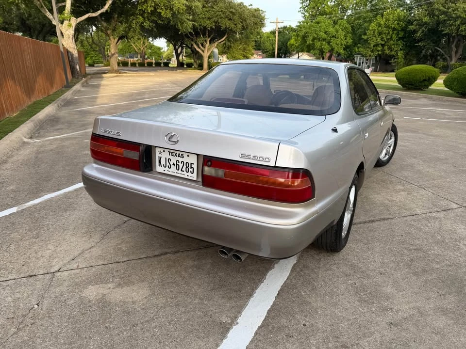 1996 Lexus ES 2nd Gen - Image 3 of 13