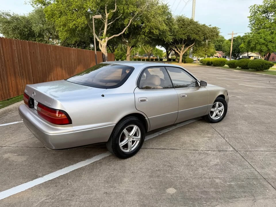 1996 Lexus ES 2nd Gen - Image 4 of 13