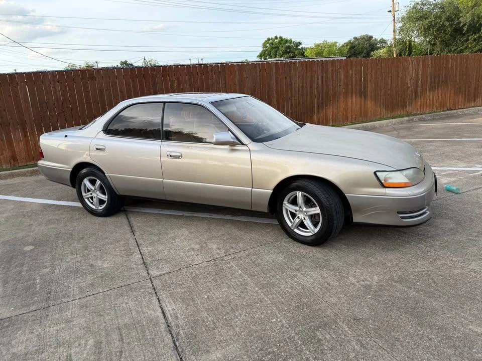 1996 Lexus ES 2nd Gen - Image 5 of 13