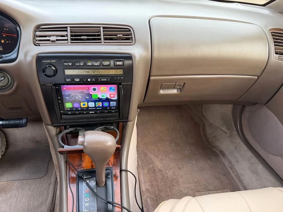 1996 Lexus ES 2nd Gen - Image 11 of 13