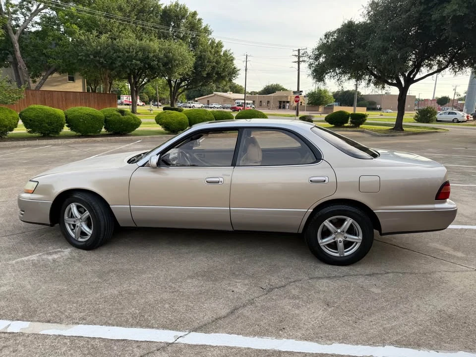 1996 Lexus ES 2nd Gen - Image 2 of 13