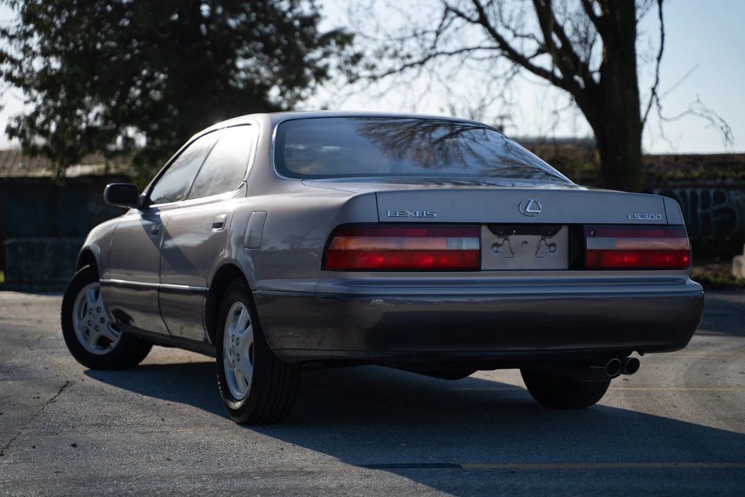1996 Lexus ES 2nd Gen - Image 18 of 31