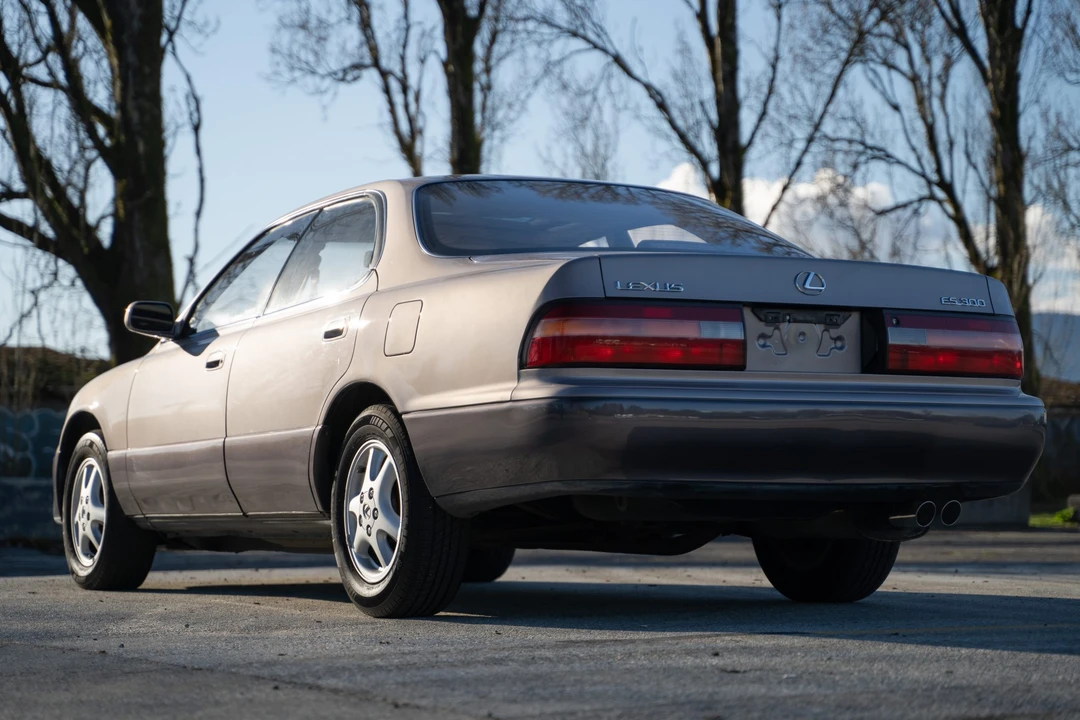 1996 Lexus ES 2nd Gen - Image 19 of 31