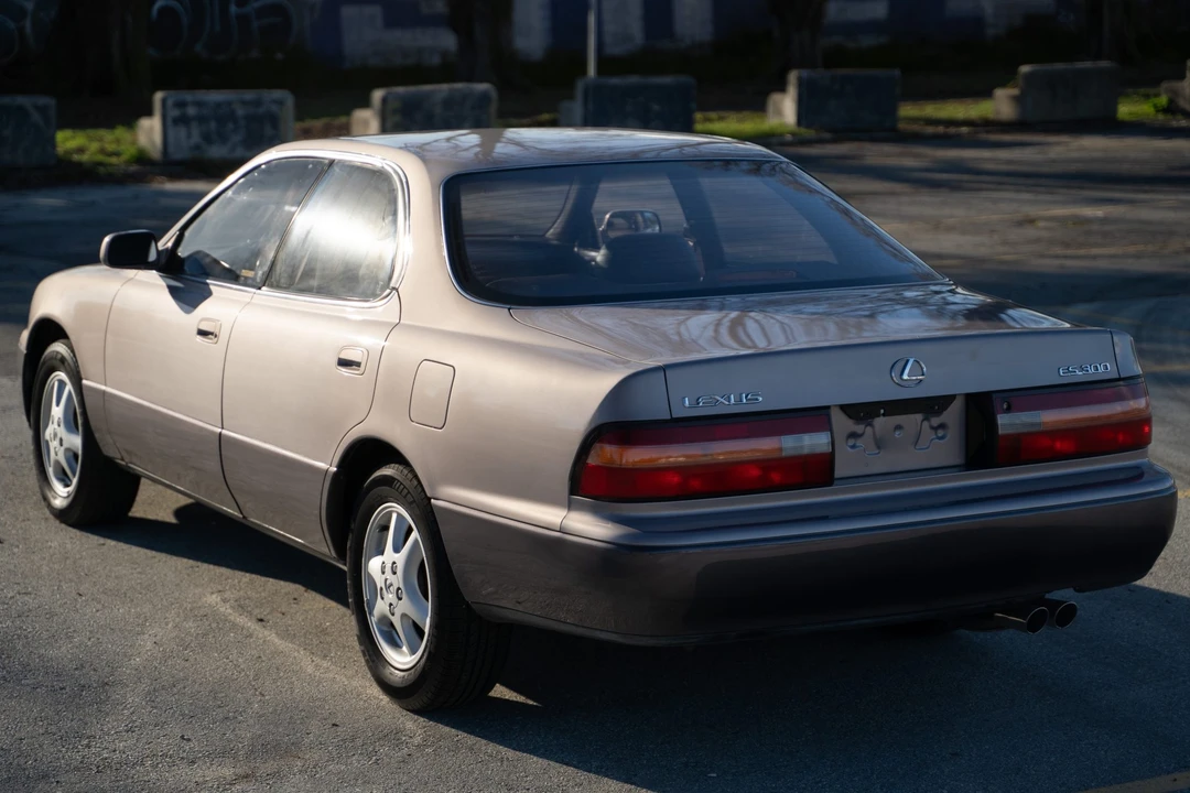 1996 Lexus ES 2nd Gen - Image 17 of 31
