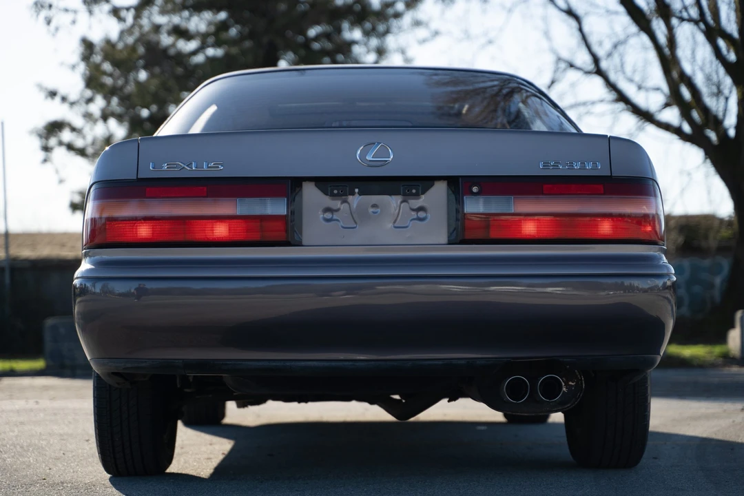 1996 Lexus ES 2nd Gen - Image 16 of 31