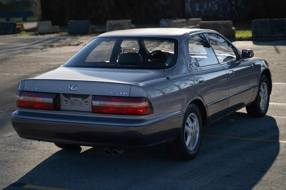 1996 Lexus ES 2nd Gen - Image 11 of 31