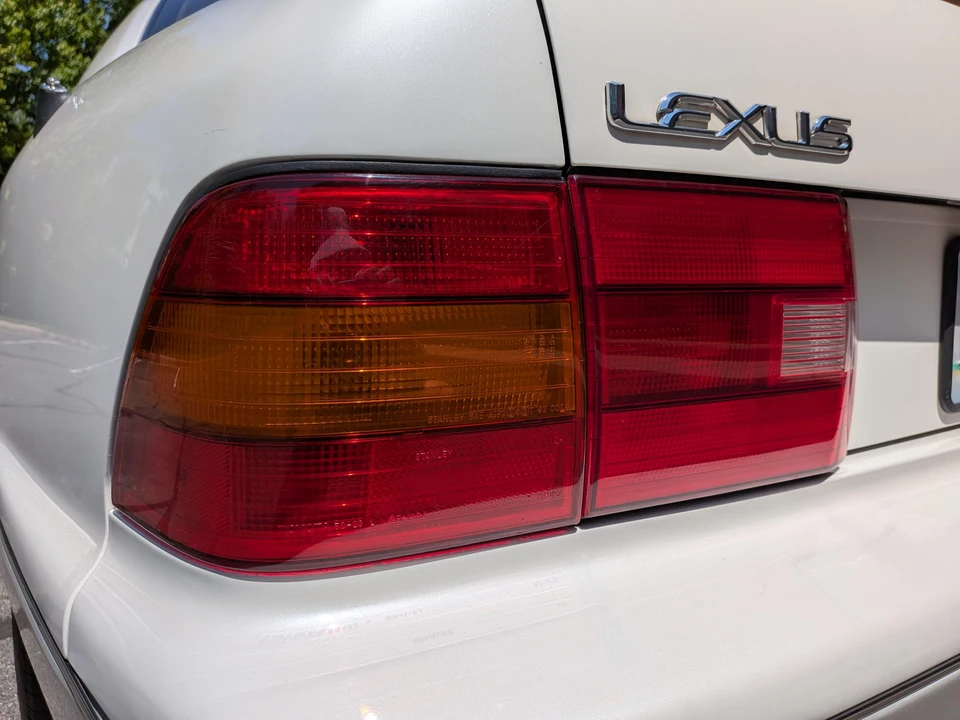 1996 Lexus LS 2nd Gen - Image 13 of 31